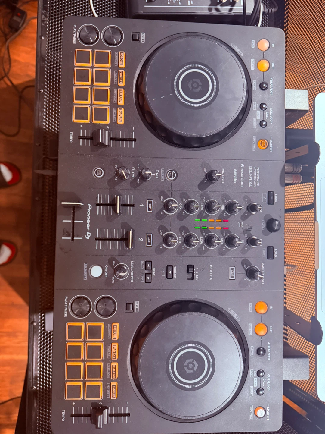 Pioneer DJ DDJ-FLX4 Performance DJ Controller