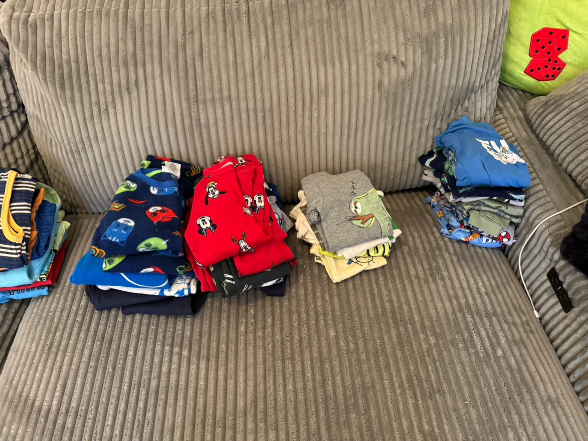 Huge Boys’ Lot 4T-5T/XS/4-5 - photo 2
