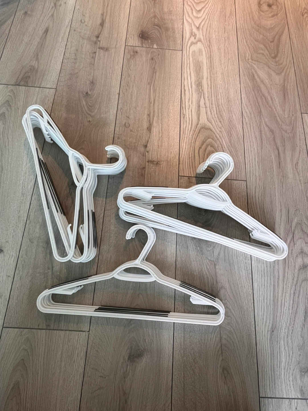 25 White Plastic Clothes Hangers