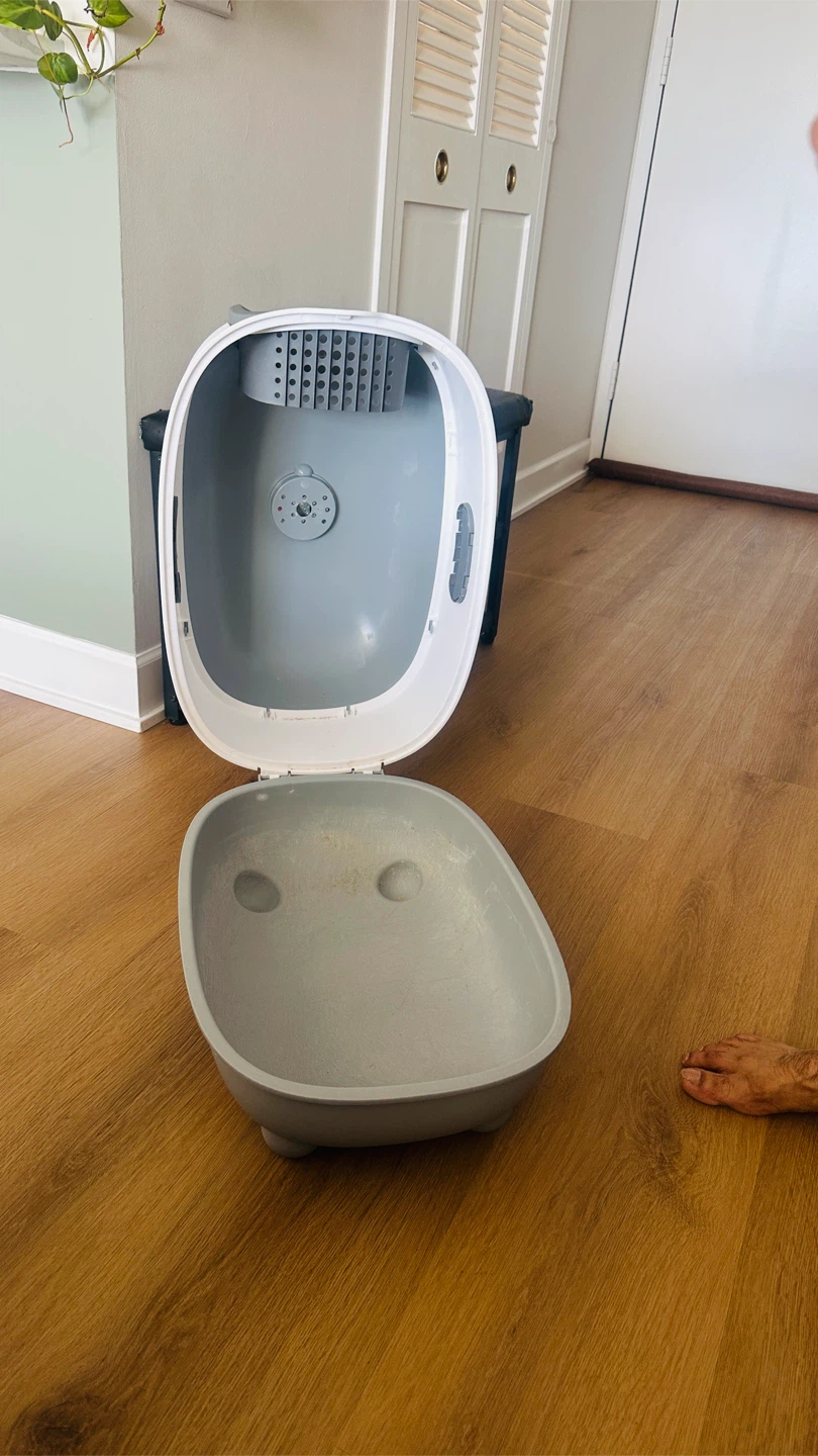 Enclosed Cat Litter Box - photo 2