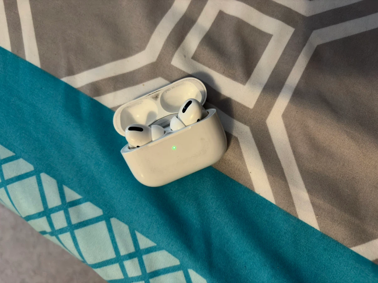 Apple AirPods Pro - photo 2