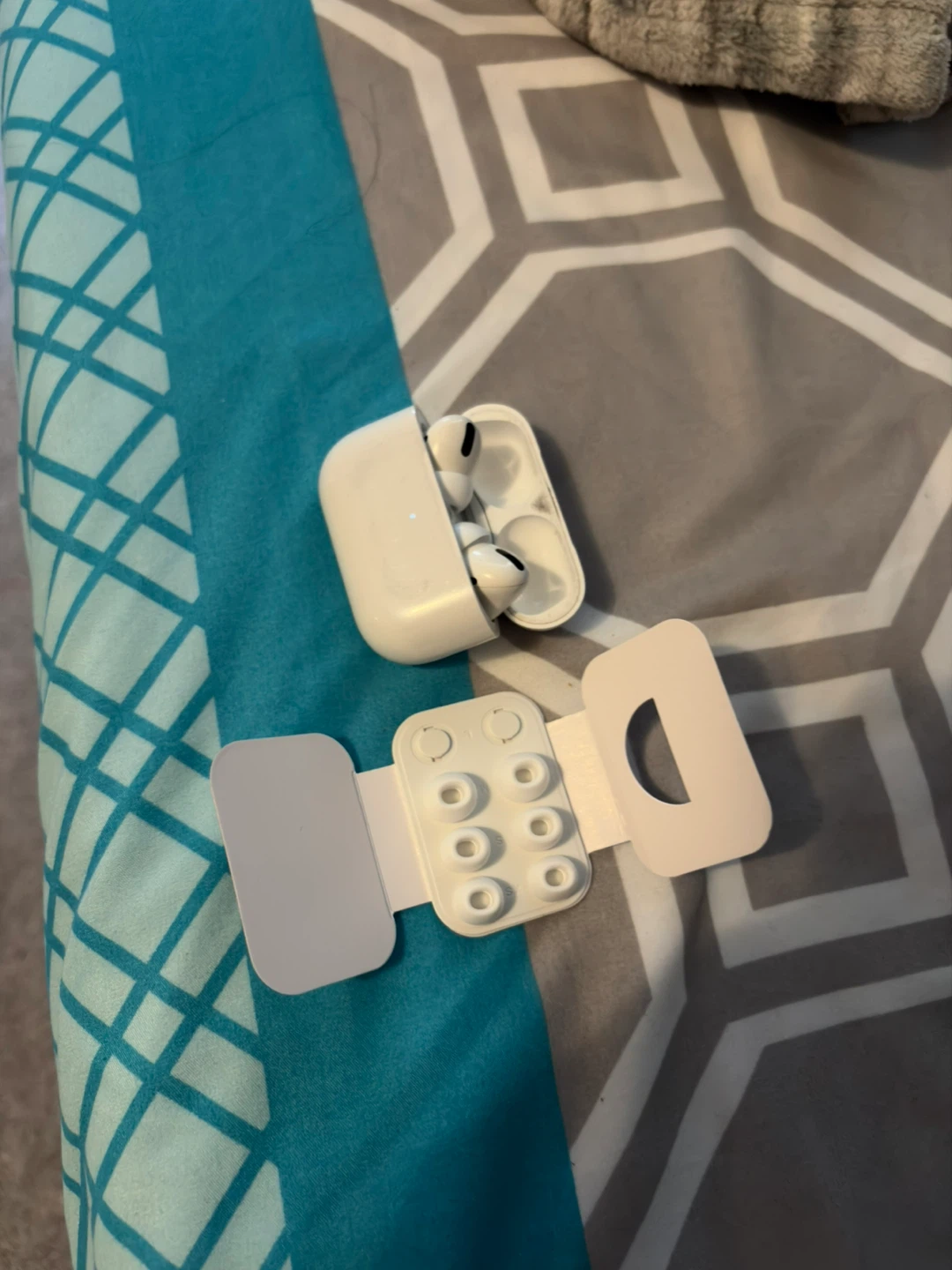 Apple AirPods Pro - photo 3