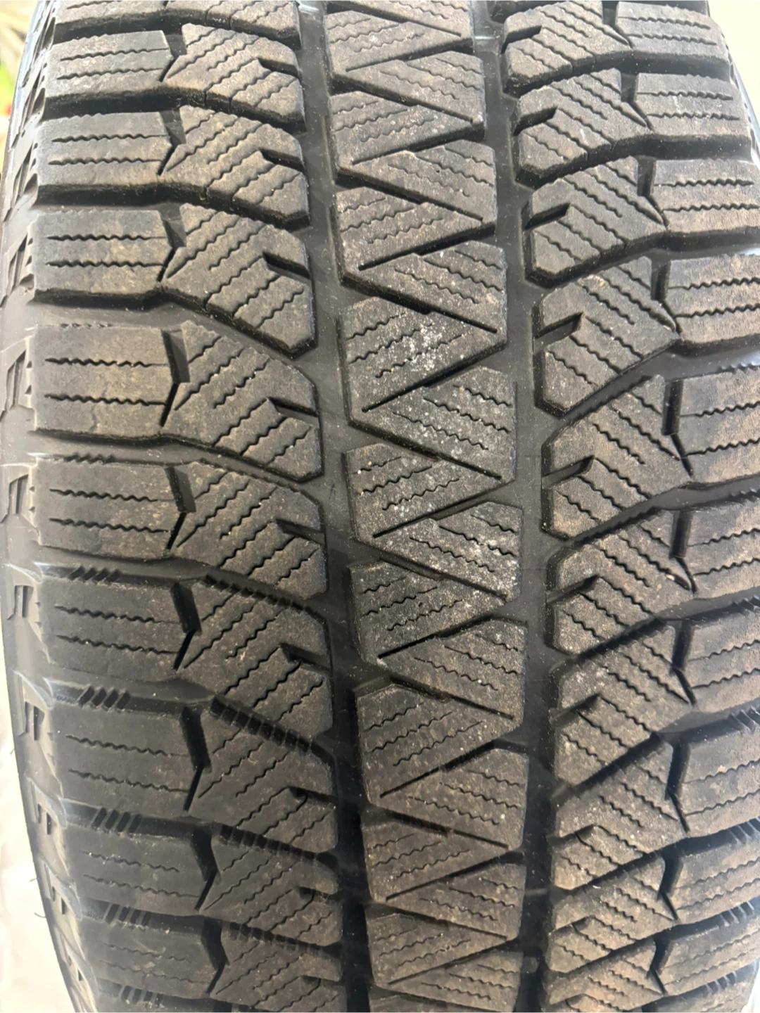 Bridgestone Blizzak winter tires 235/60 R17 and Rims - photo 2