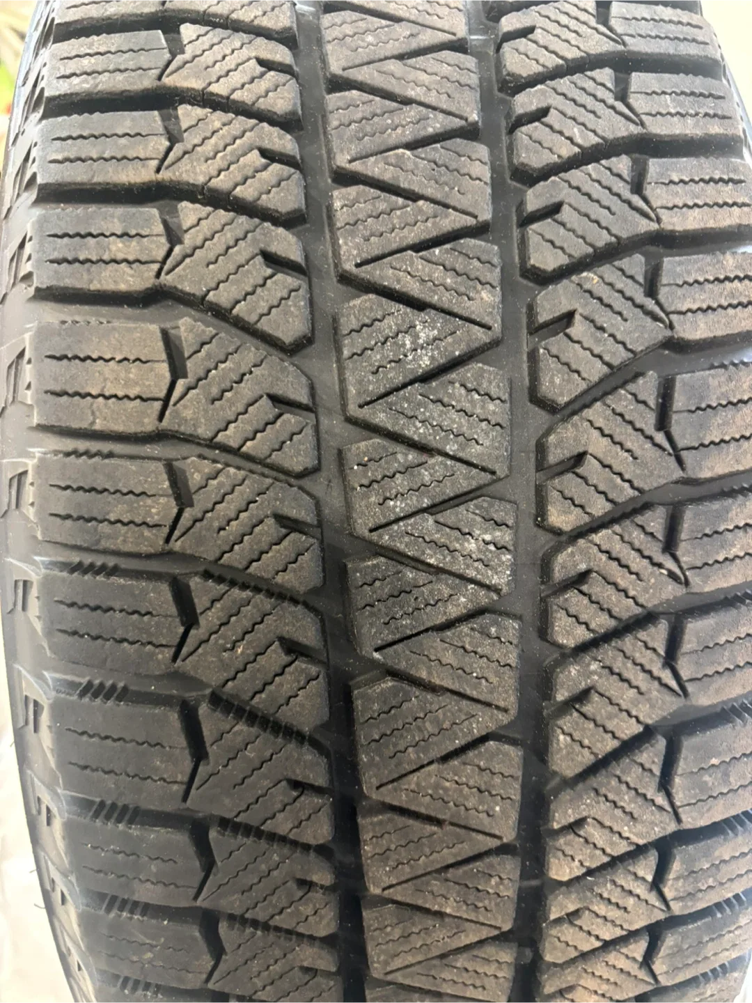 Bridgestone Blizzak winter tires 235/60 R17 and Rims - photo 2