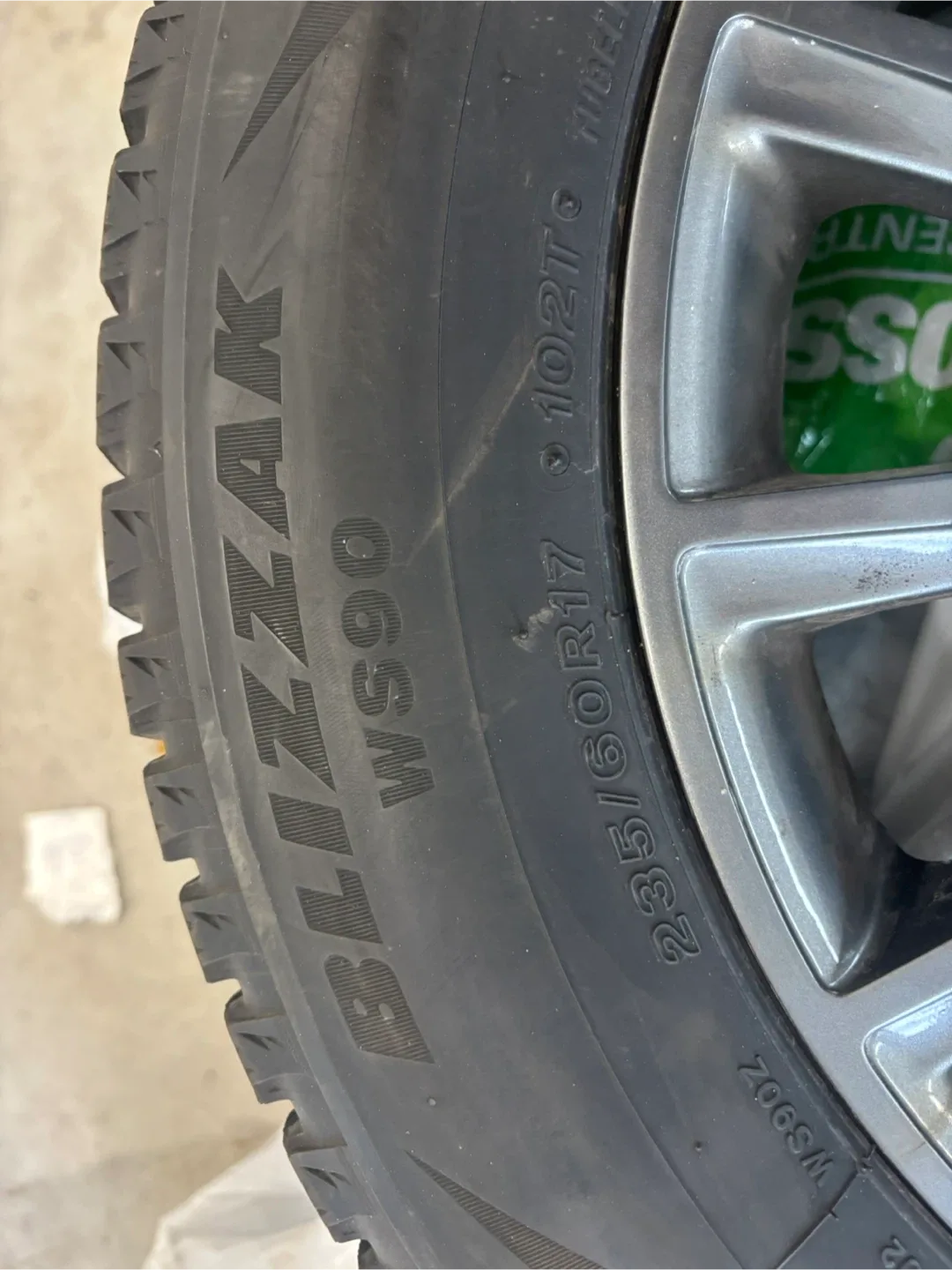 Bridgestone Blizzak winter tires 235/60 R17 and Rims - photo 4