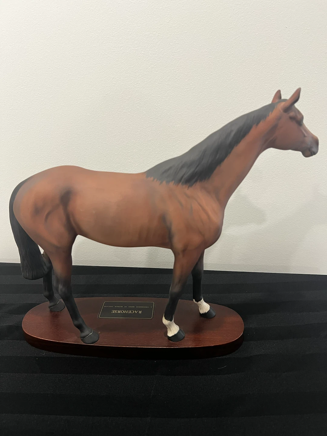 Beswick Connoisseur Racehorse Figurine - photo 2