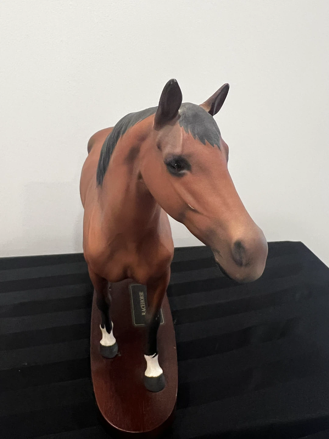 Beswick Connoisseur Racehorse Figurine - photo 3
