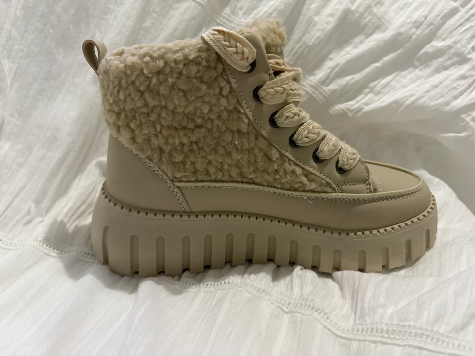 Cooeer Beige Sherpa Ankle Boots - photo 2