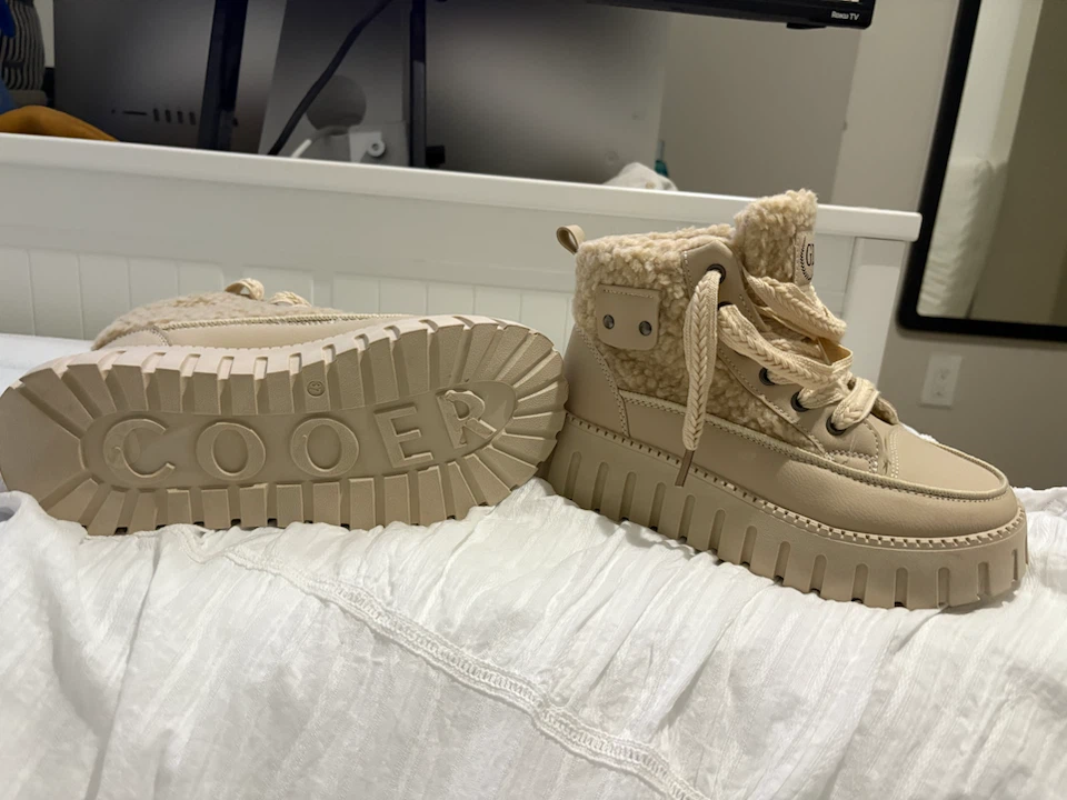 Cooeer Beige Sherpa Ankle Boots - photo 3
