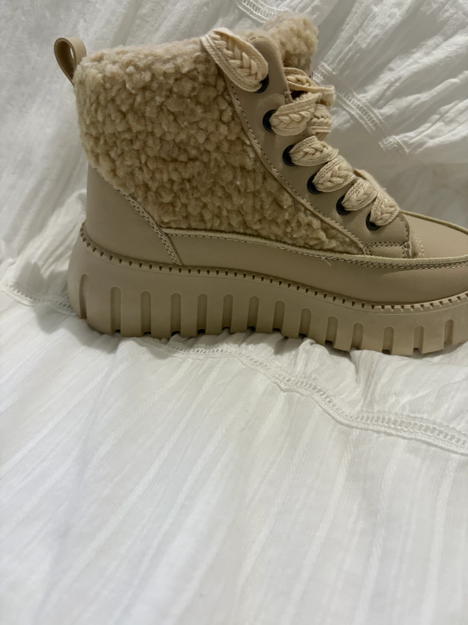 Cooeer Beige Sherpa Ankle Boots - photo 4