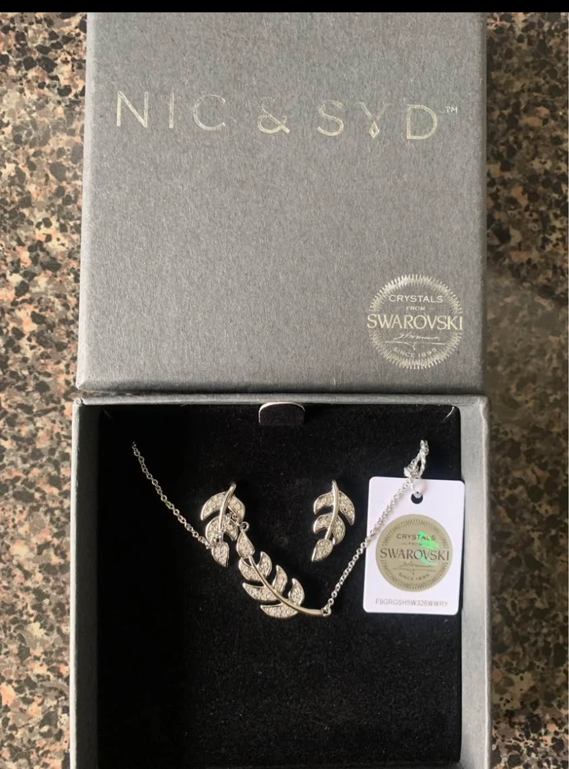 Nic & Syd Leaf Jewellery Set