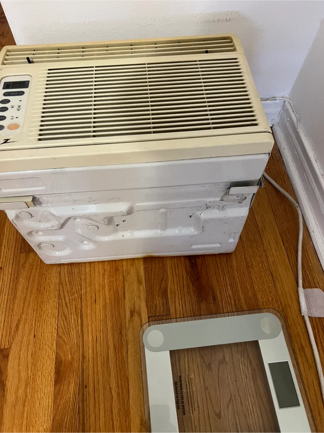 Zenith Window Air Conditioner - photo 2