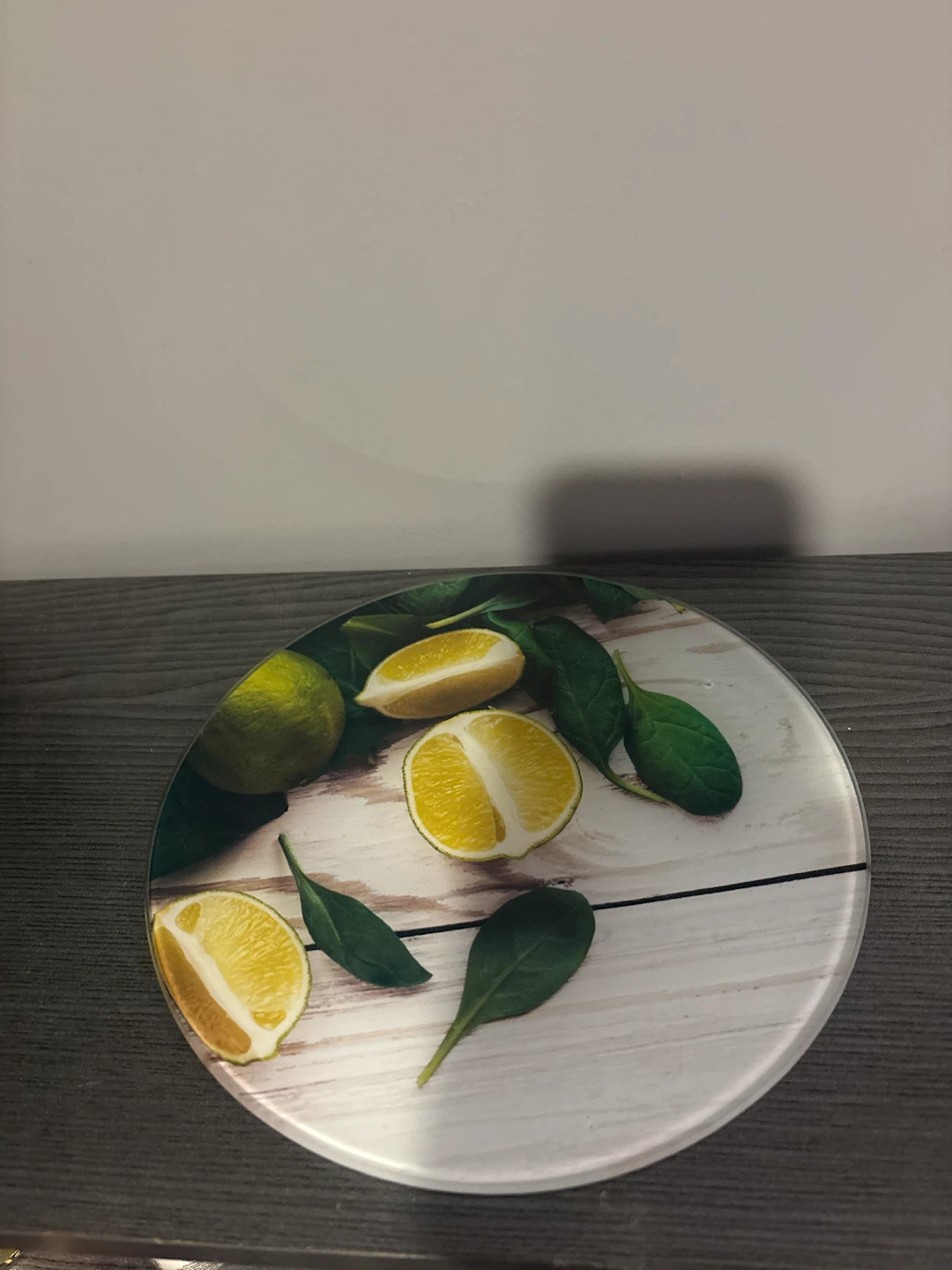 Glass cutting board with lemon design