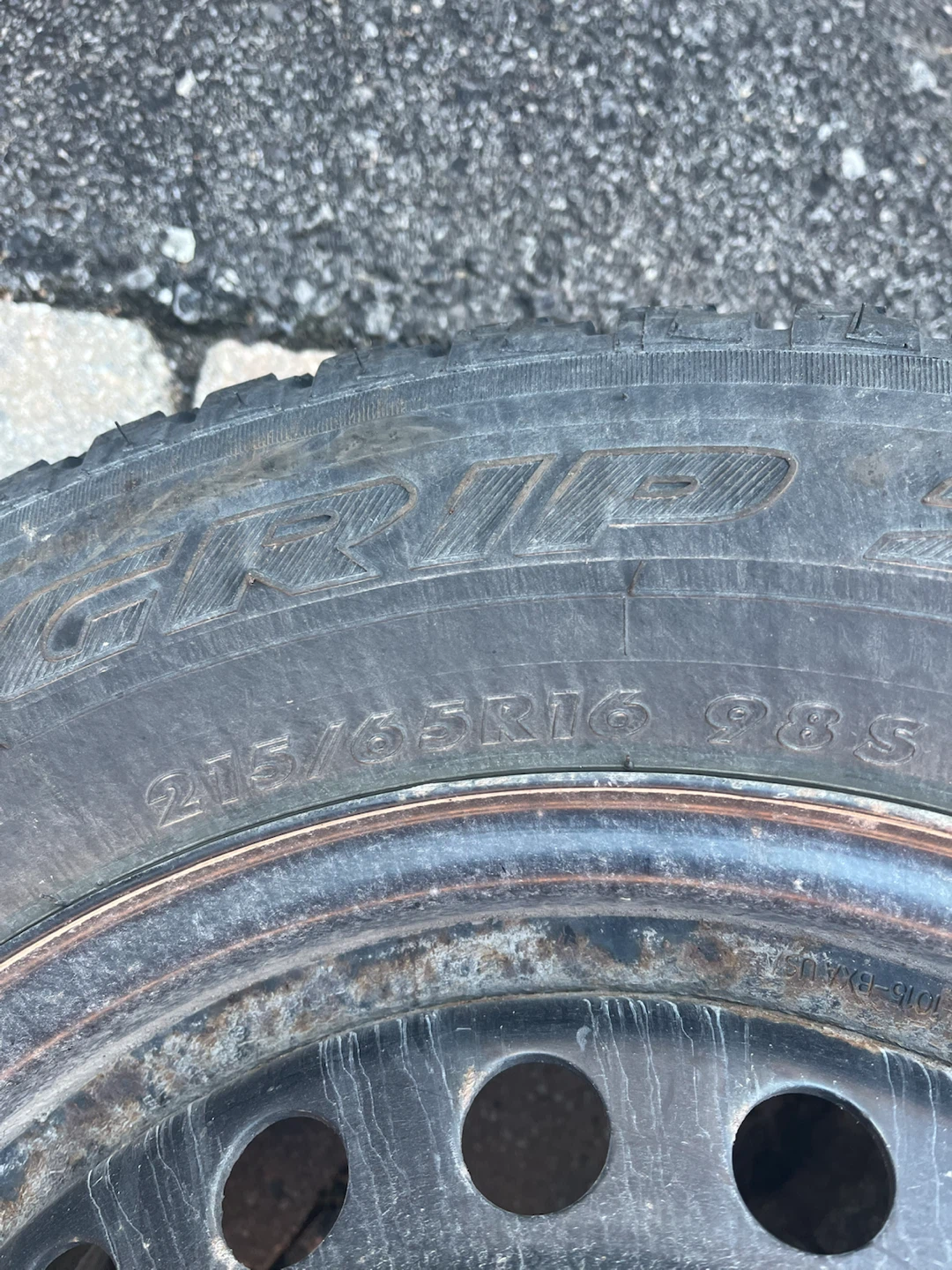 Winter Tires - 215/65R16 98S - photo 2