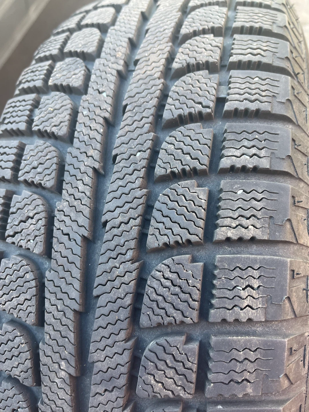 Winter Tires - 215/65R16 98S - photo 4