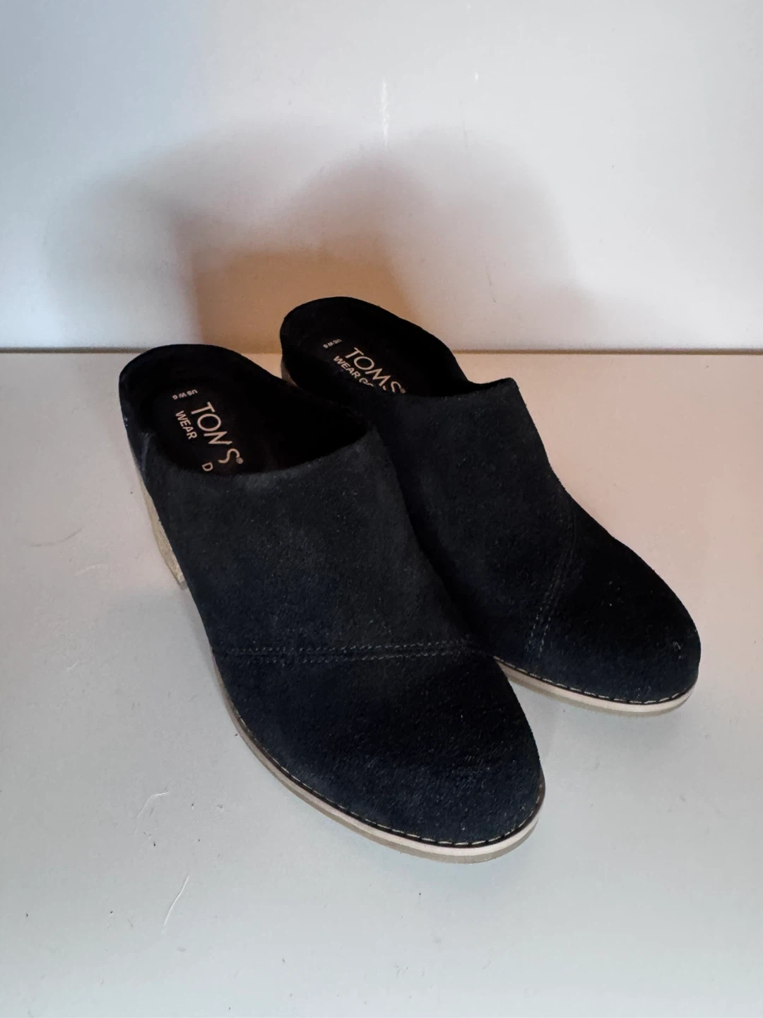 TOMS Women's Evelyn Mule in Black Suede