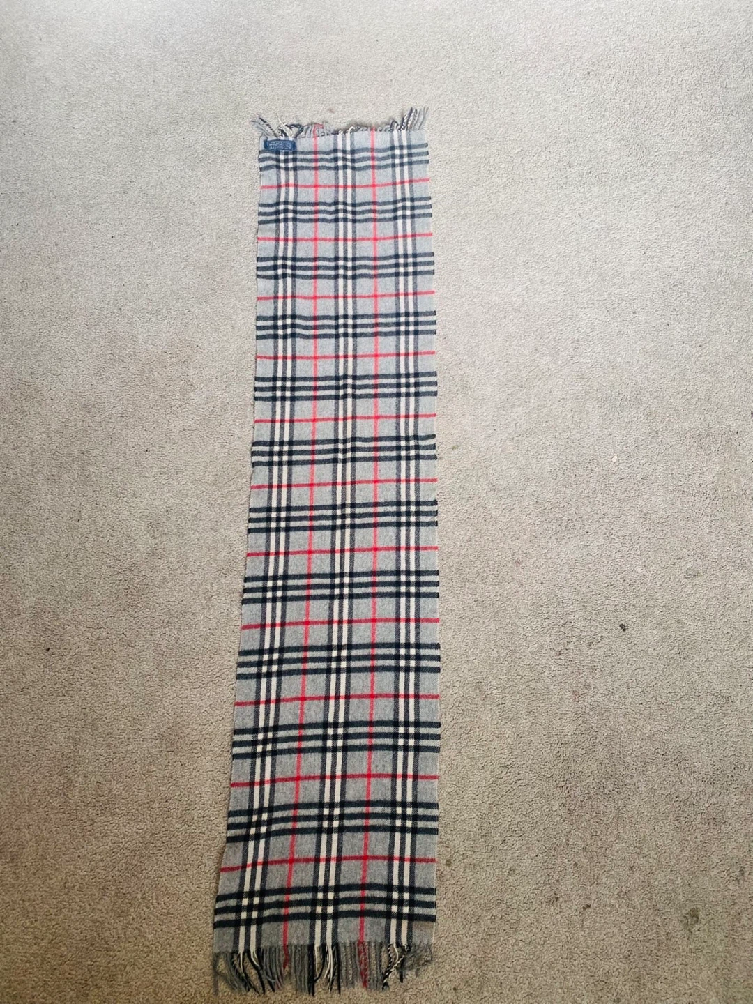 Burberrys of London 100% Cashmere Scarf