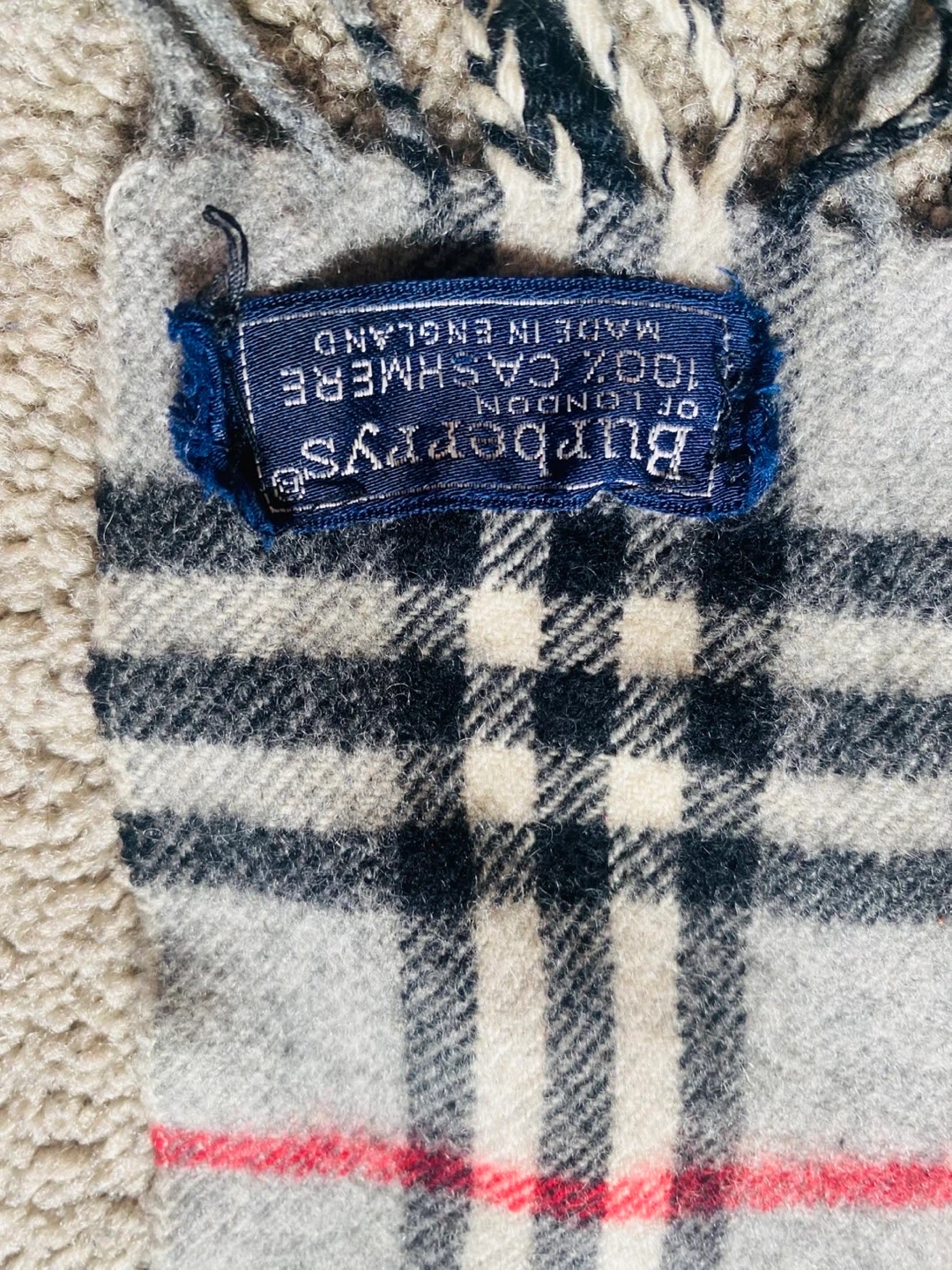 Burberrys of London 100% Cashmere Scarf - photo 2