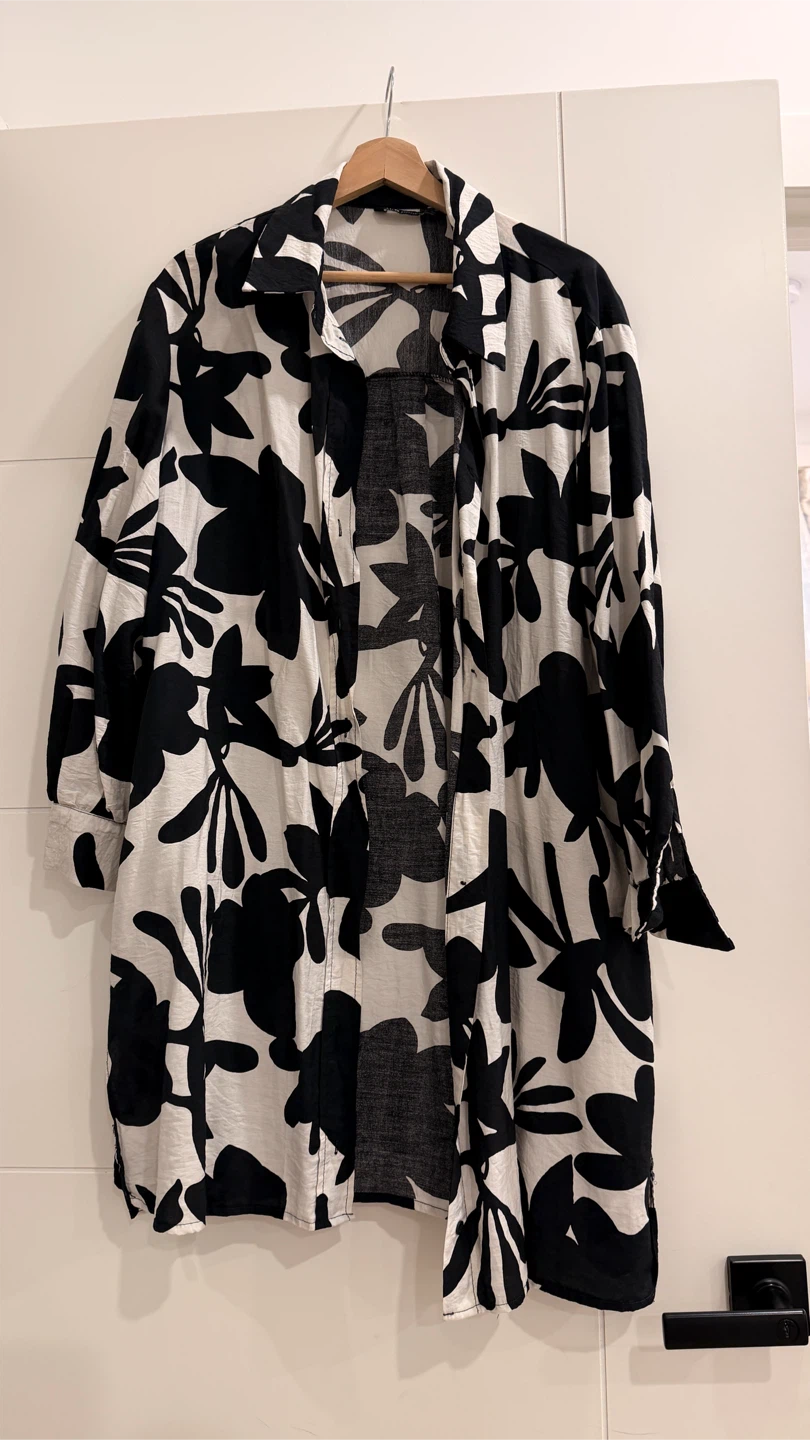 Black and white floral print long shirt