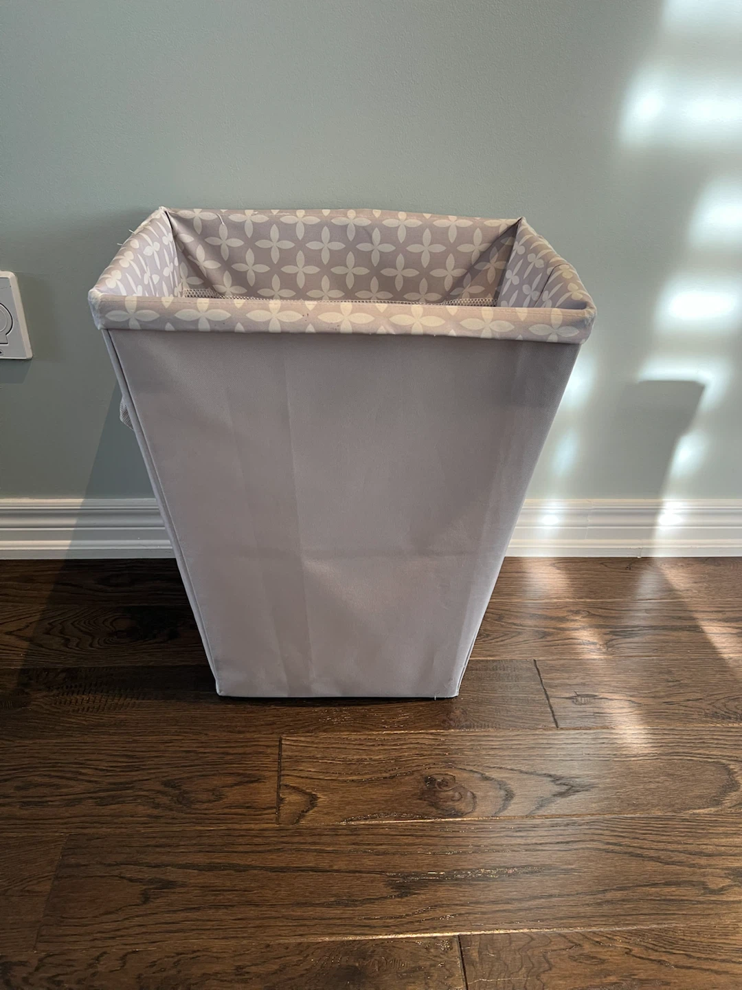 Laundry Hamper with Mesh Liner