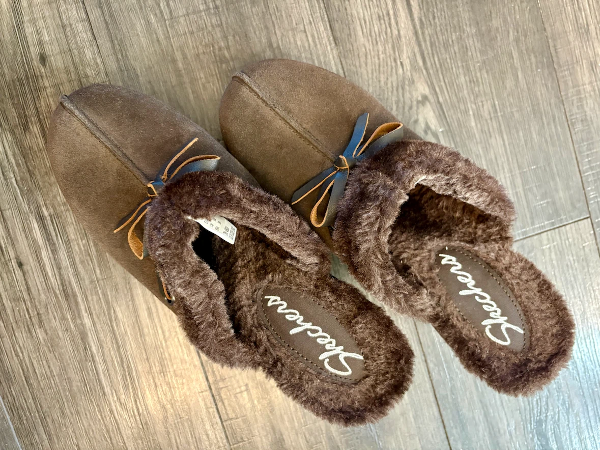 Skechers Fur Lined Suede Clogs - photo 2