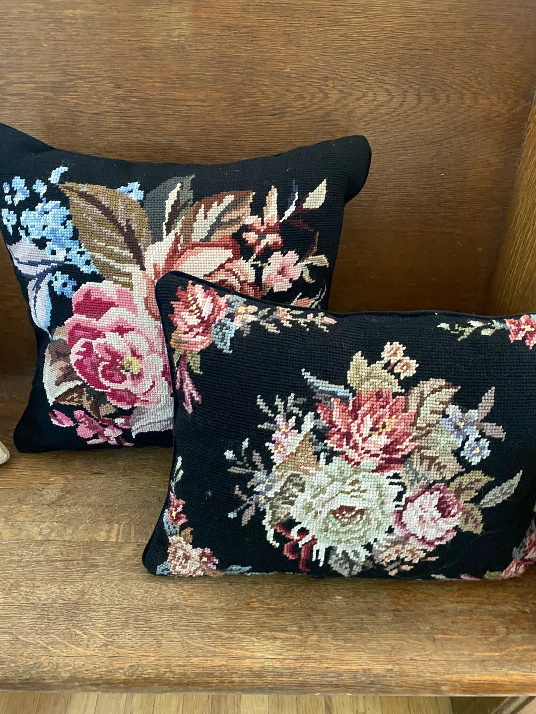 Set of 4 Floral antique Needlepoint Cushions - photo 2