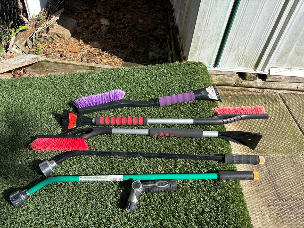 Set of 3 Snow Brushes and 2 Shower Wands