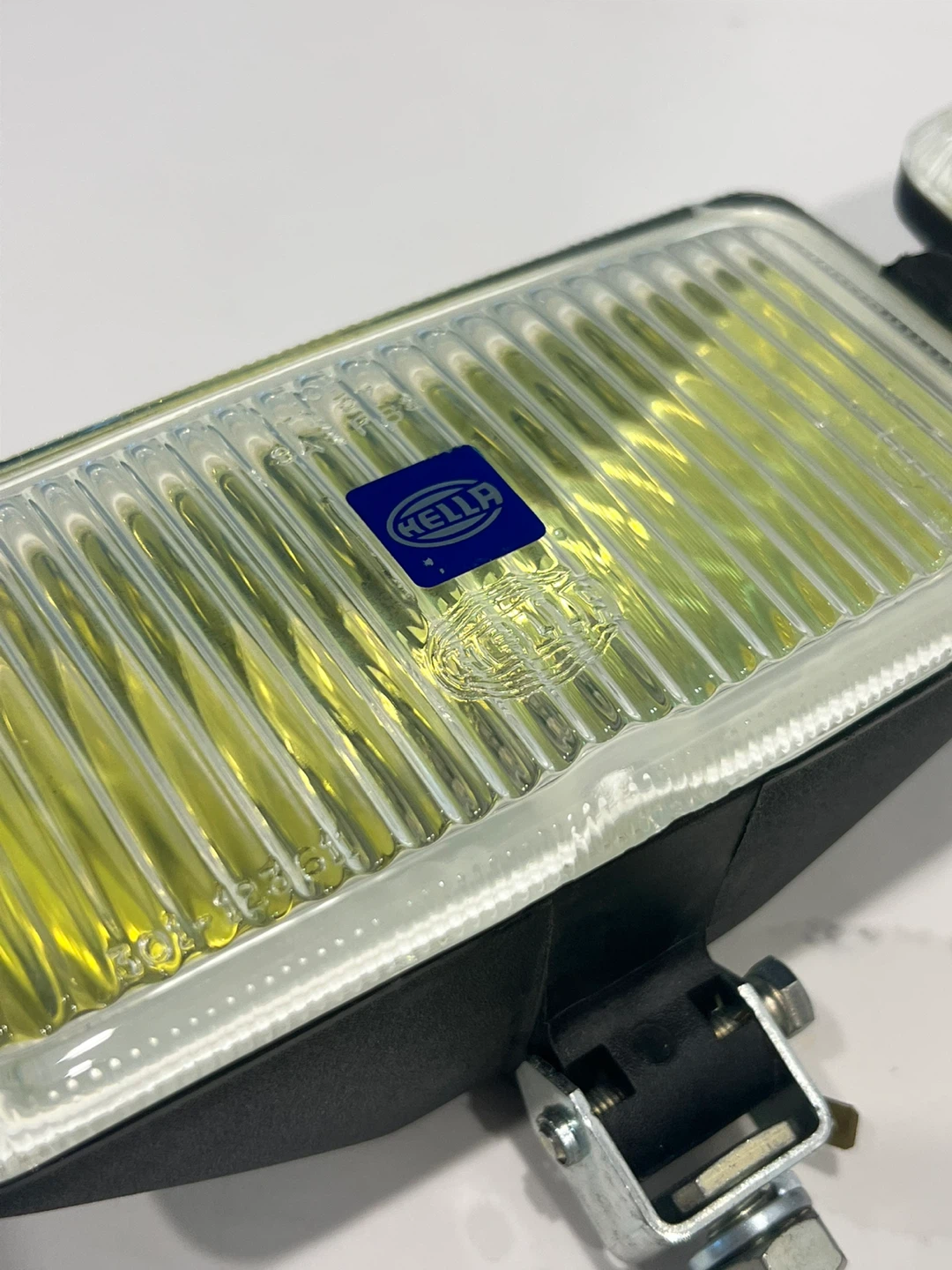 Hella 550 Yellow Fog Lights - photo 2