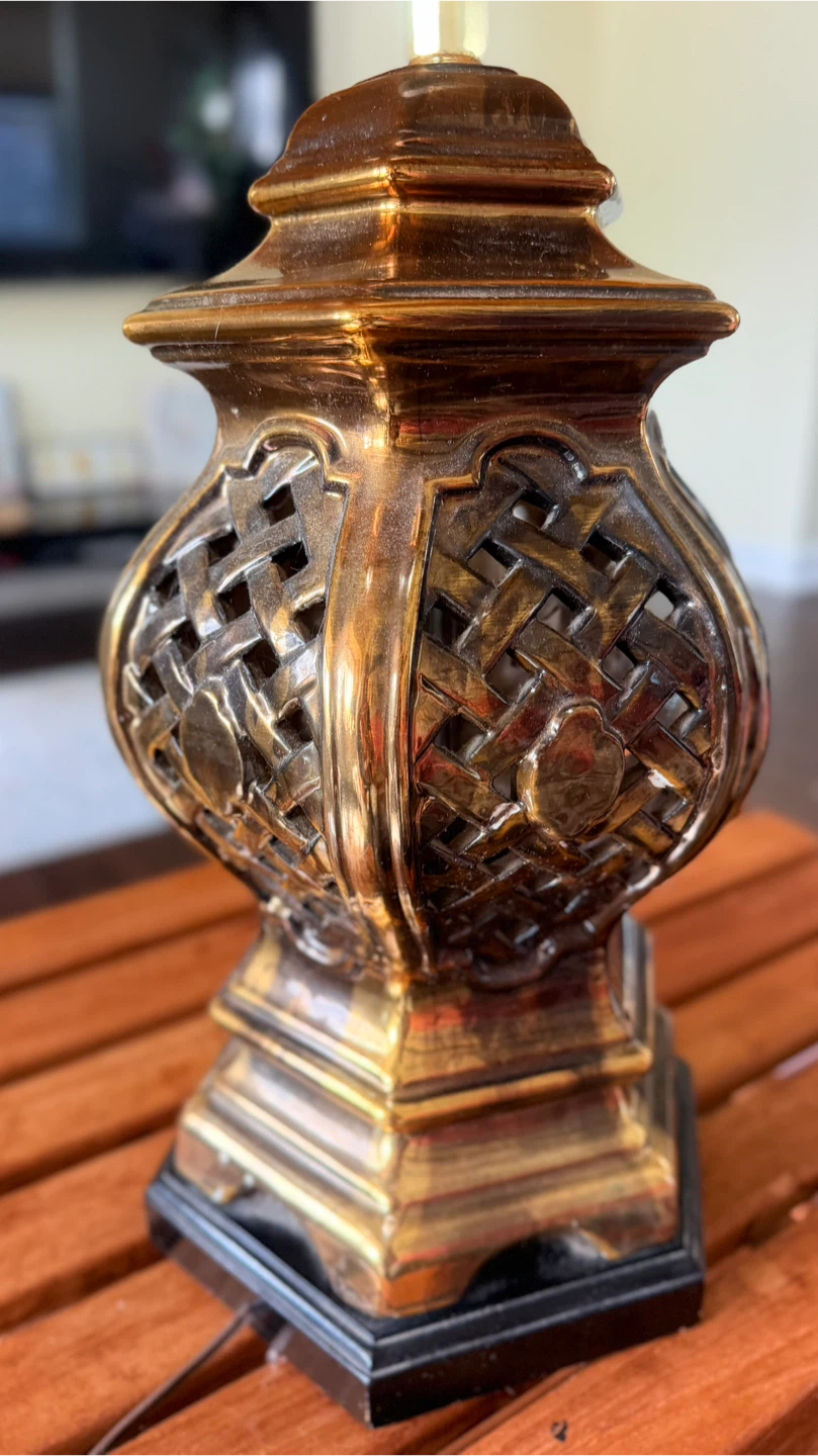 Vintage Style Table Lamp with Pleated Shade - photo 2