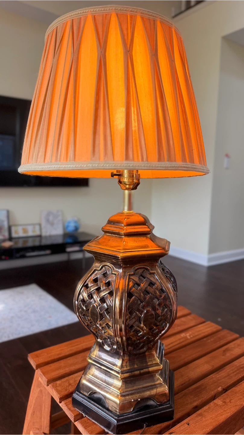 Vintage Style Table Lamp with Pleated Shade - photo 4