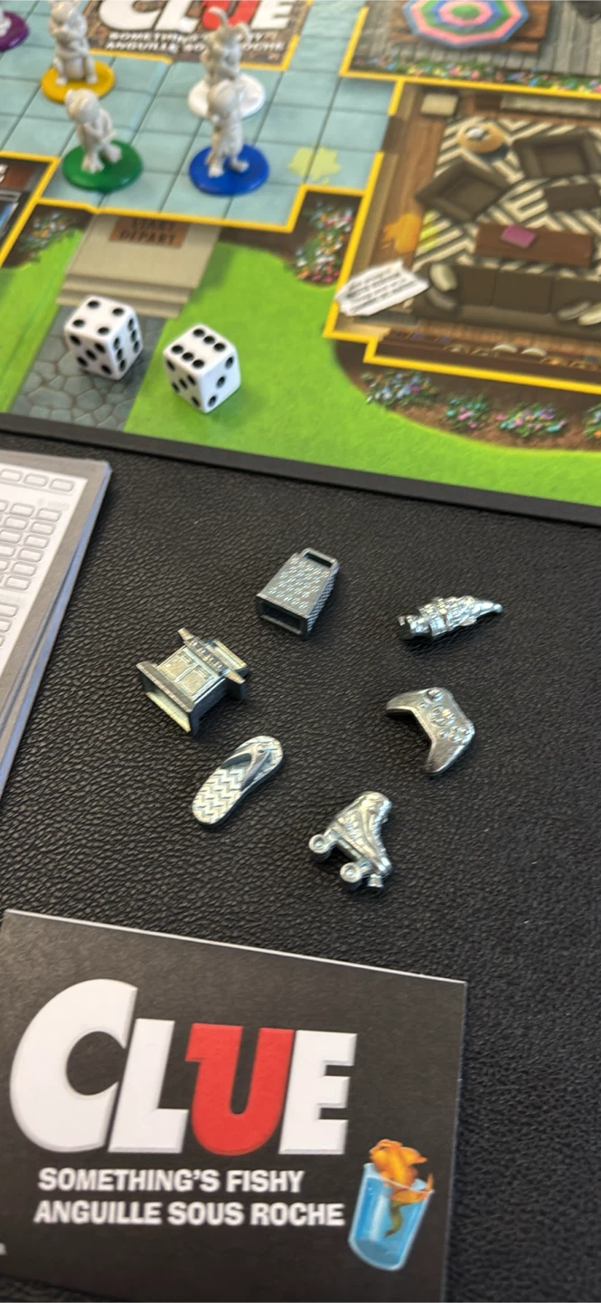 Clue Something's Fishy Board Game - photo 4