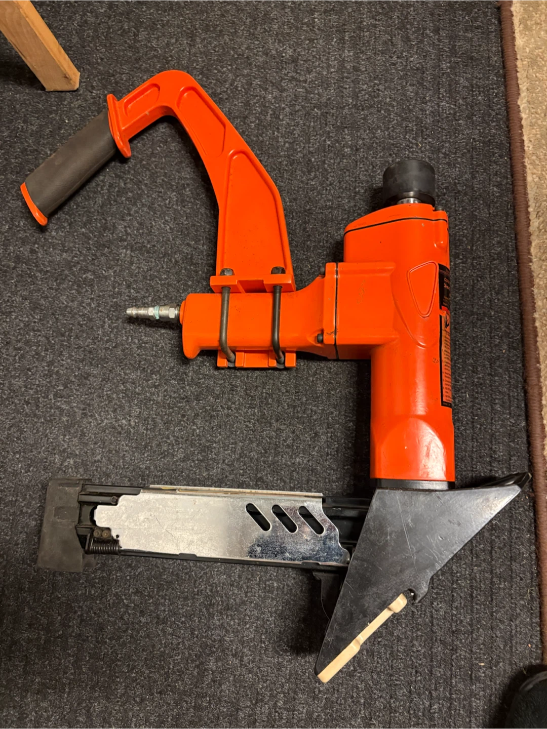 Central Pneumatic 3-in-1 Flooring Nailer and Stapler - photo 3