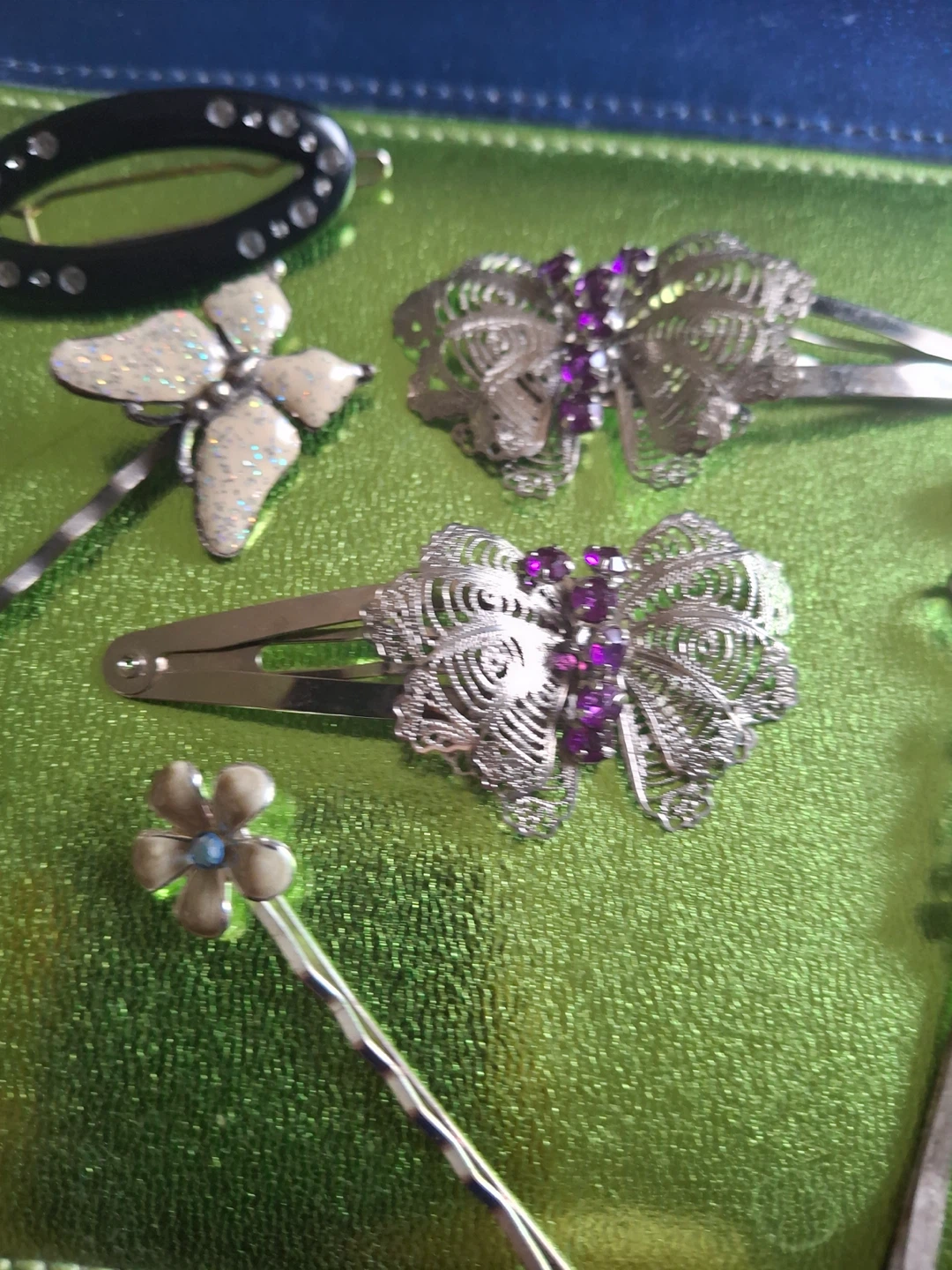 9 pretty hair clips/pins (priced as set) - photo 2