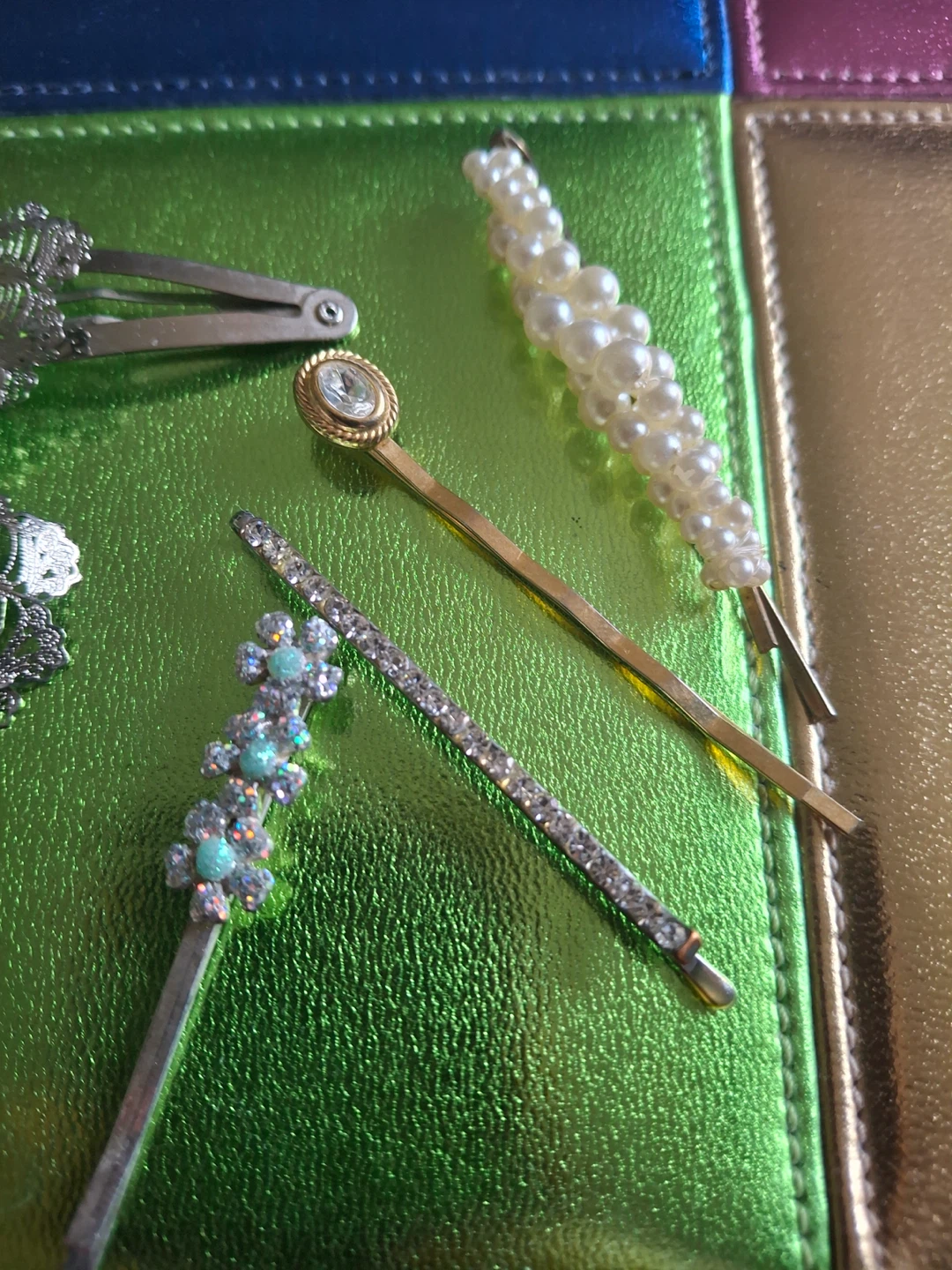 9 pretty hair clips/pins (priced as set) - photo 3