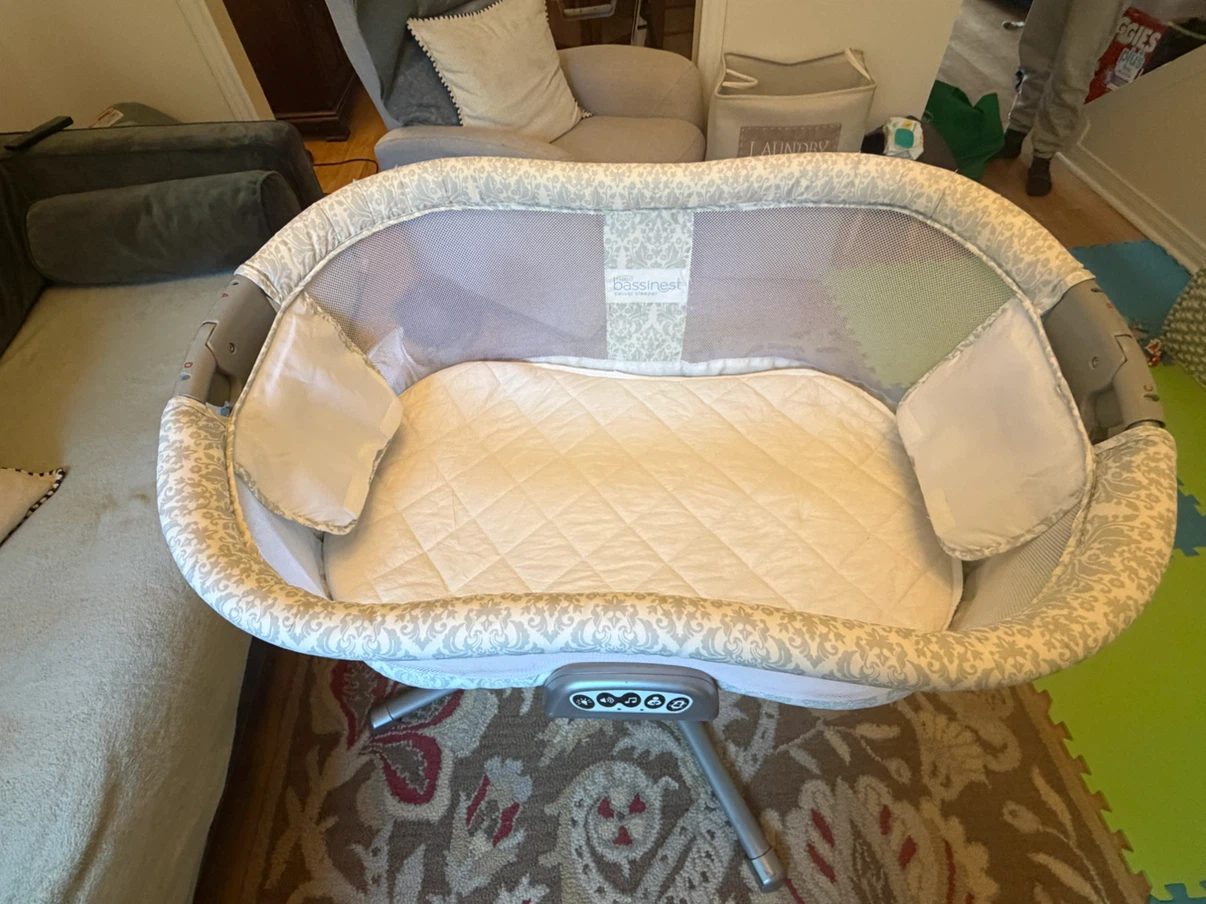 HALO BassiNest Swivel Sleeper - photo 2