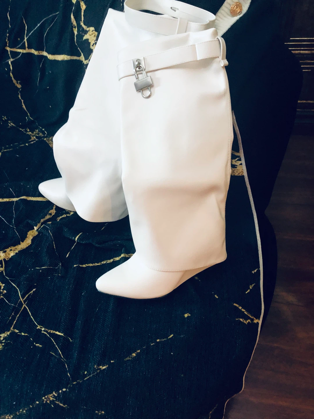 Stylish white  Italian boots Boots €85Appr C$135 but I sell $110