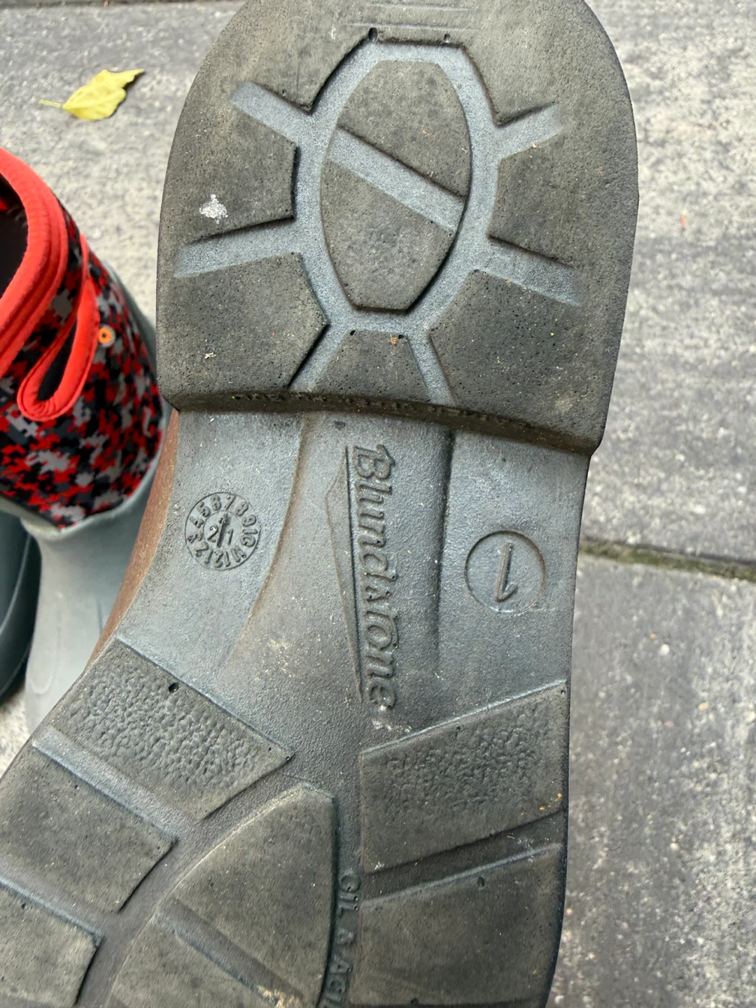 Bogs and Blundstone Boots - Various Sizes - photo 5