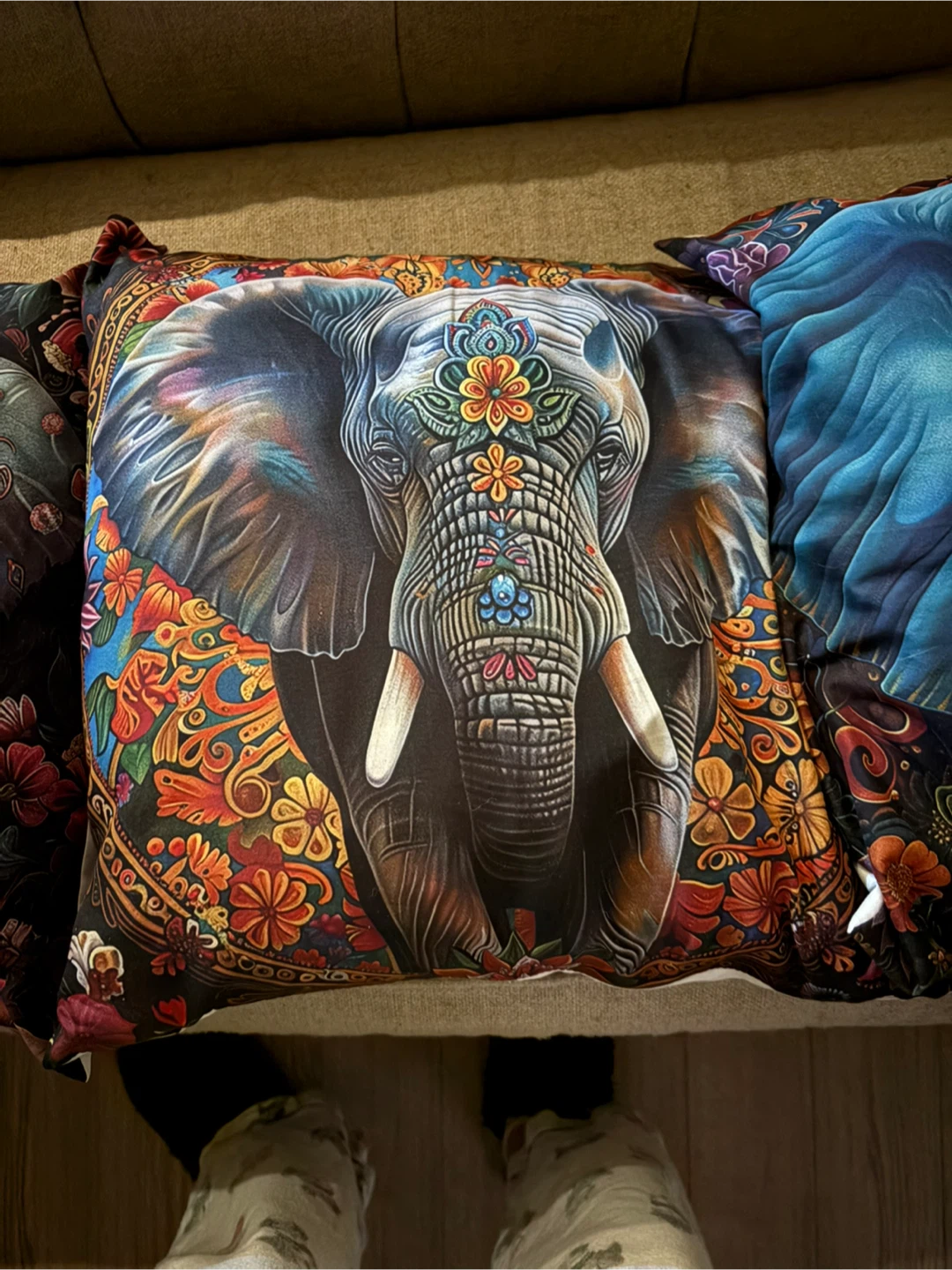 Set of 4 Elephant Throw Pillows - photo 2