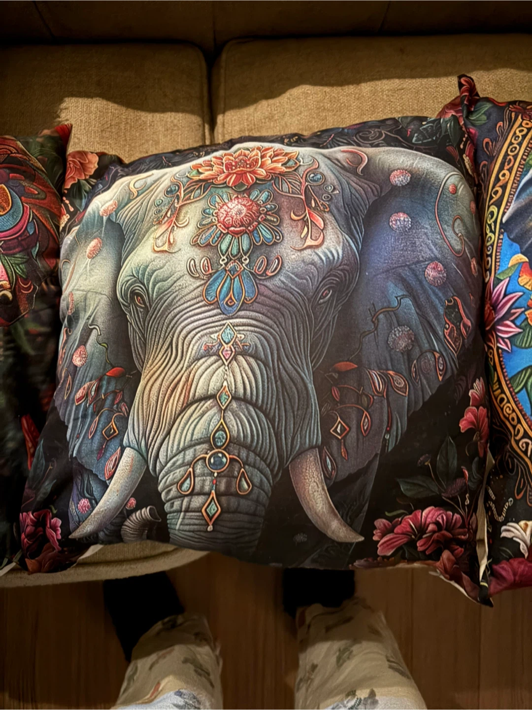Set of 4 Elephant Throw Pillows - photo 3