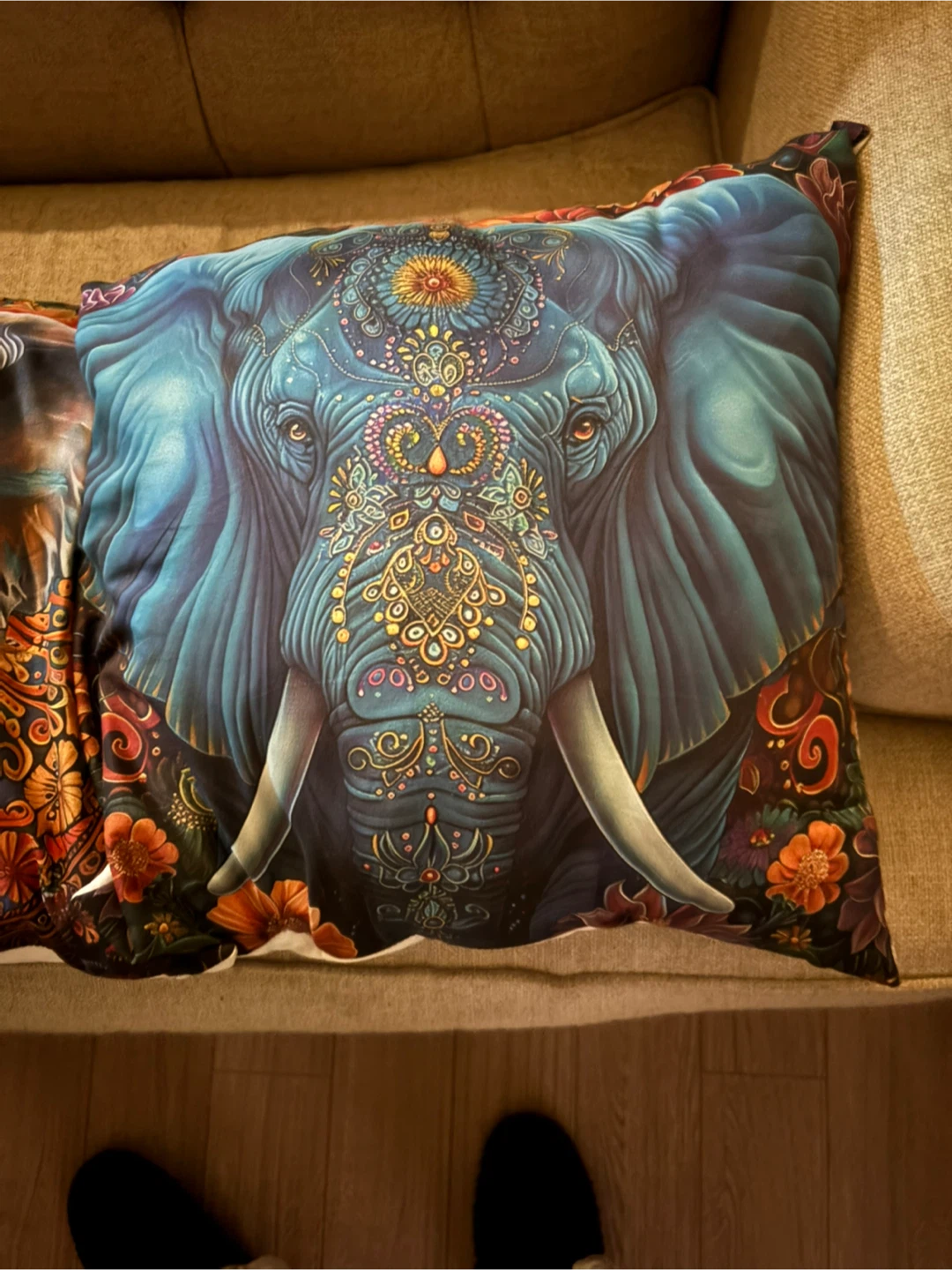 Set of 4 Elephant Throw Pillows - photo 4