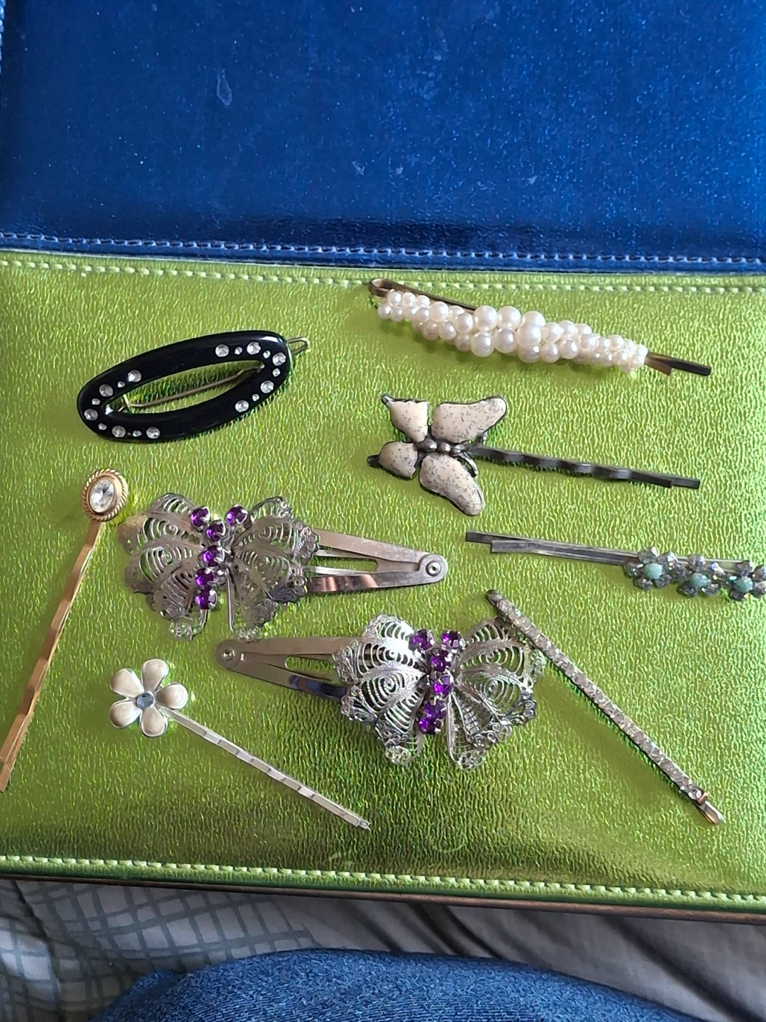 9 pretty hair clips/pins (priced as set)