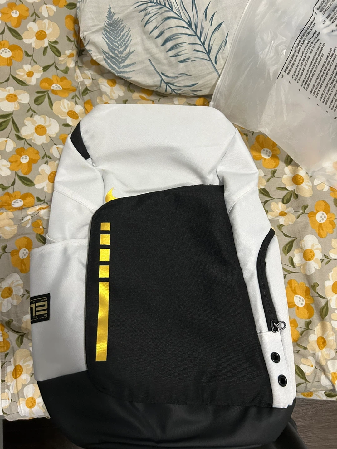 Trading White Black and Gold elite bag v2  for V3 - photo 2