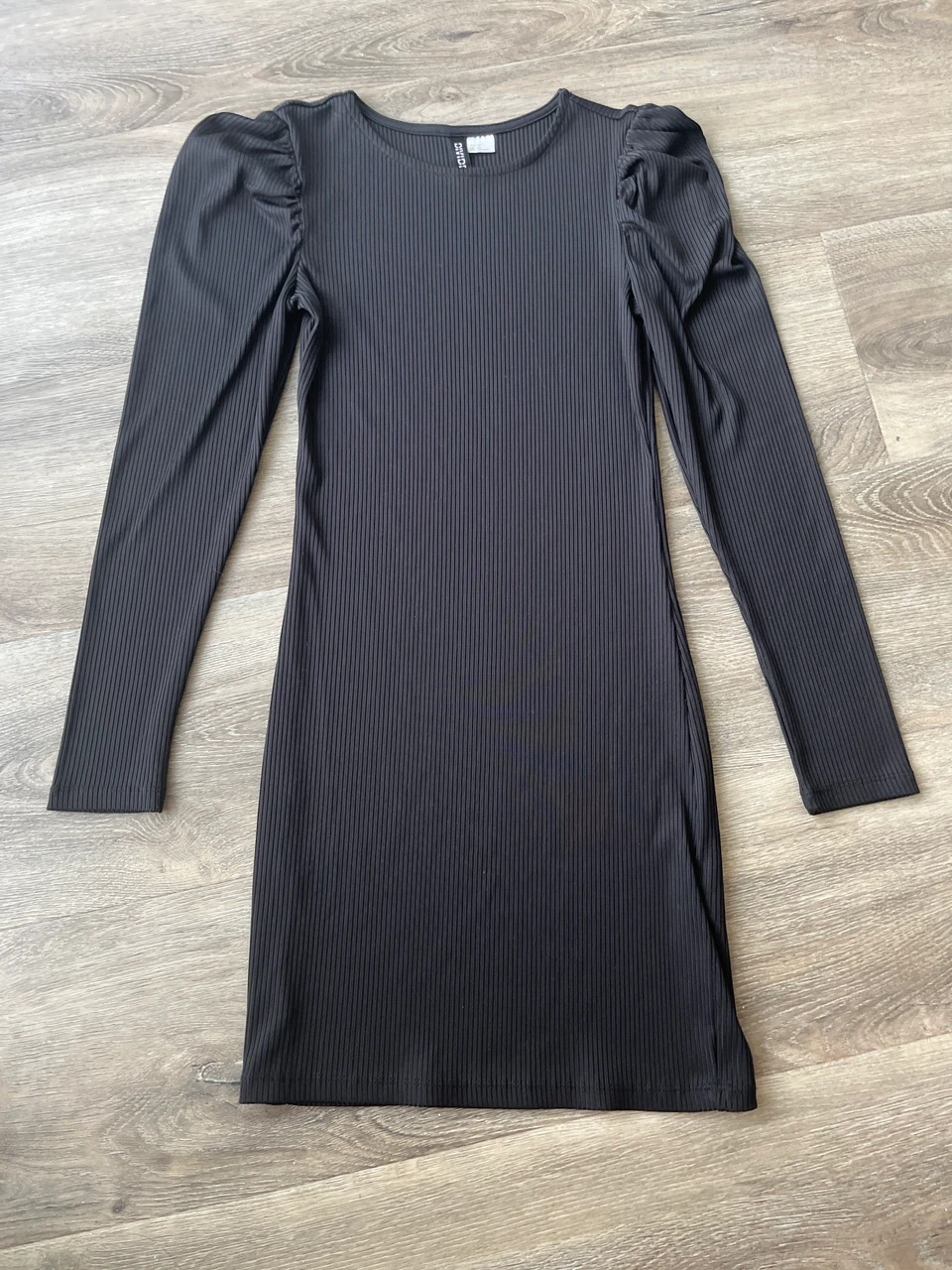 H&M Black Ribbed Puff Sleeve Dress