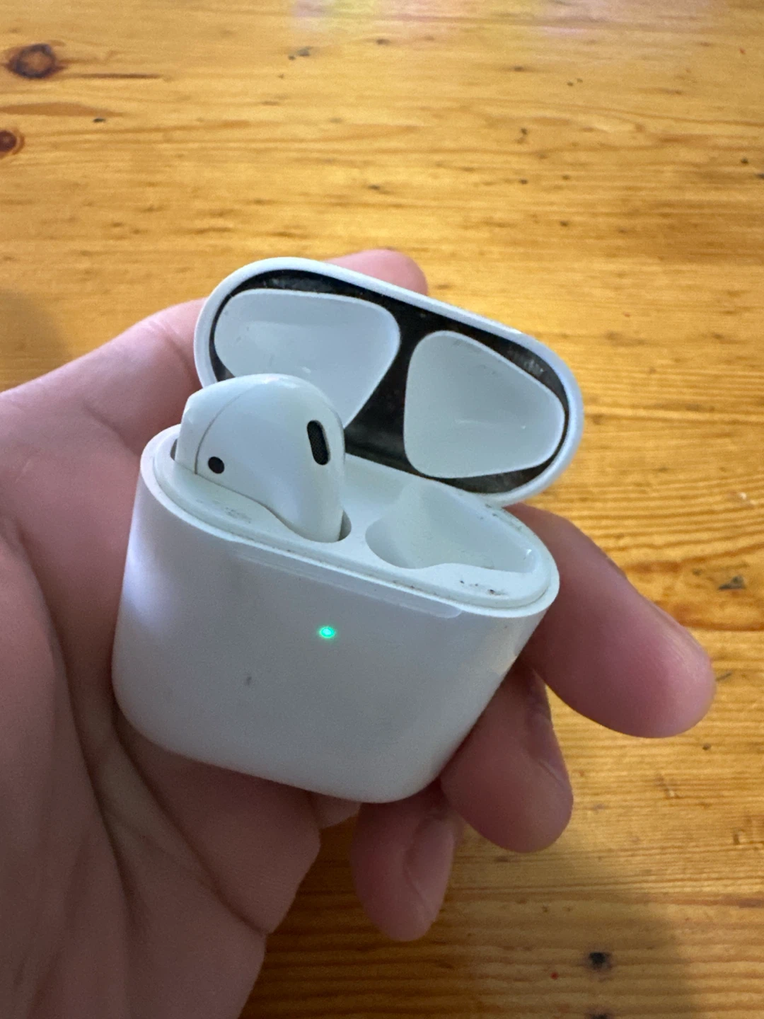 Apple AirPods with Charging Case - photo 2