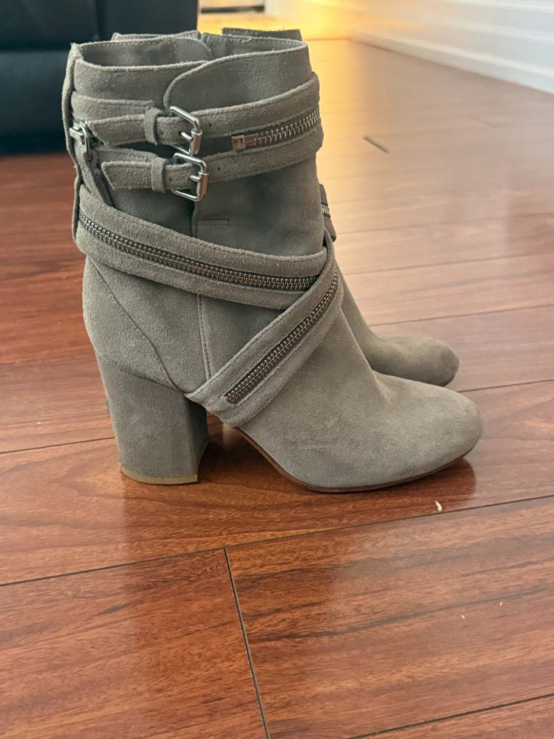 Vince Camuto Grey Suede Ankle Boots - photo 4