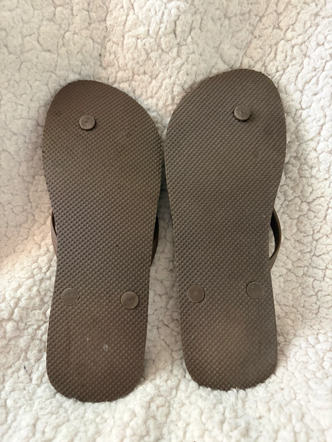 Old Navy Brown Flip Flops Size 9-10 - photo 2