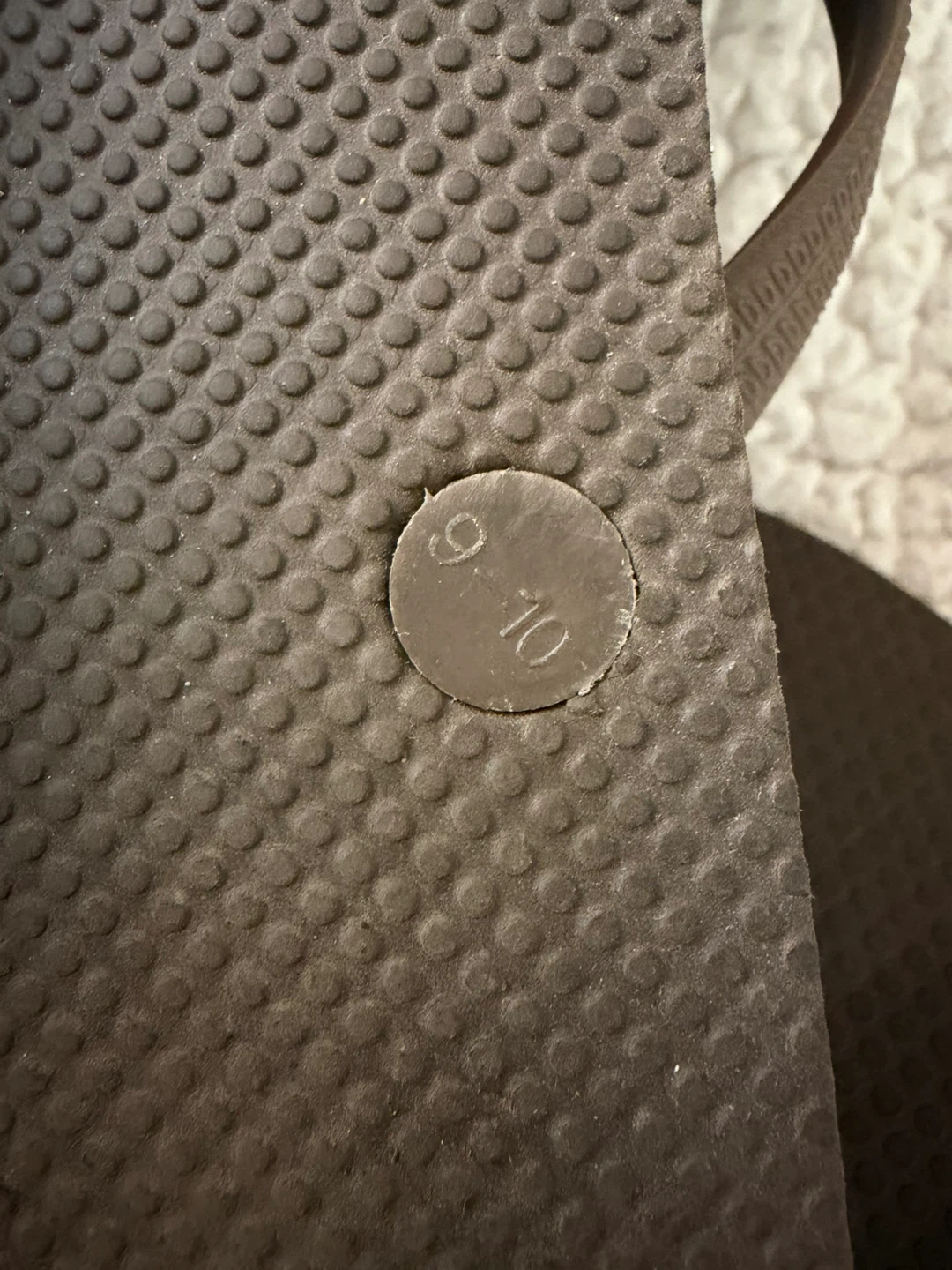 Old Navy Brown Flip Flops Size 9-10 - photo 4