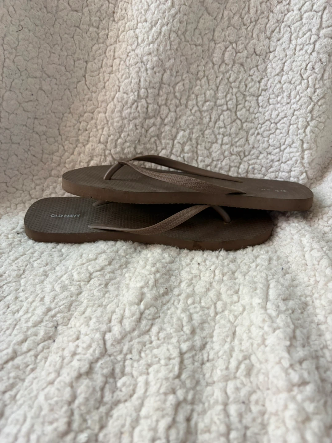 Old Navy Brown Flip Flops Size 9-10 - photo 3