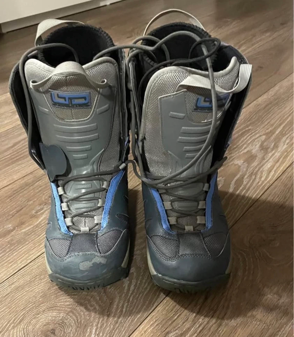 Snowboard boots
