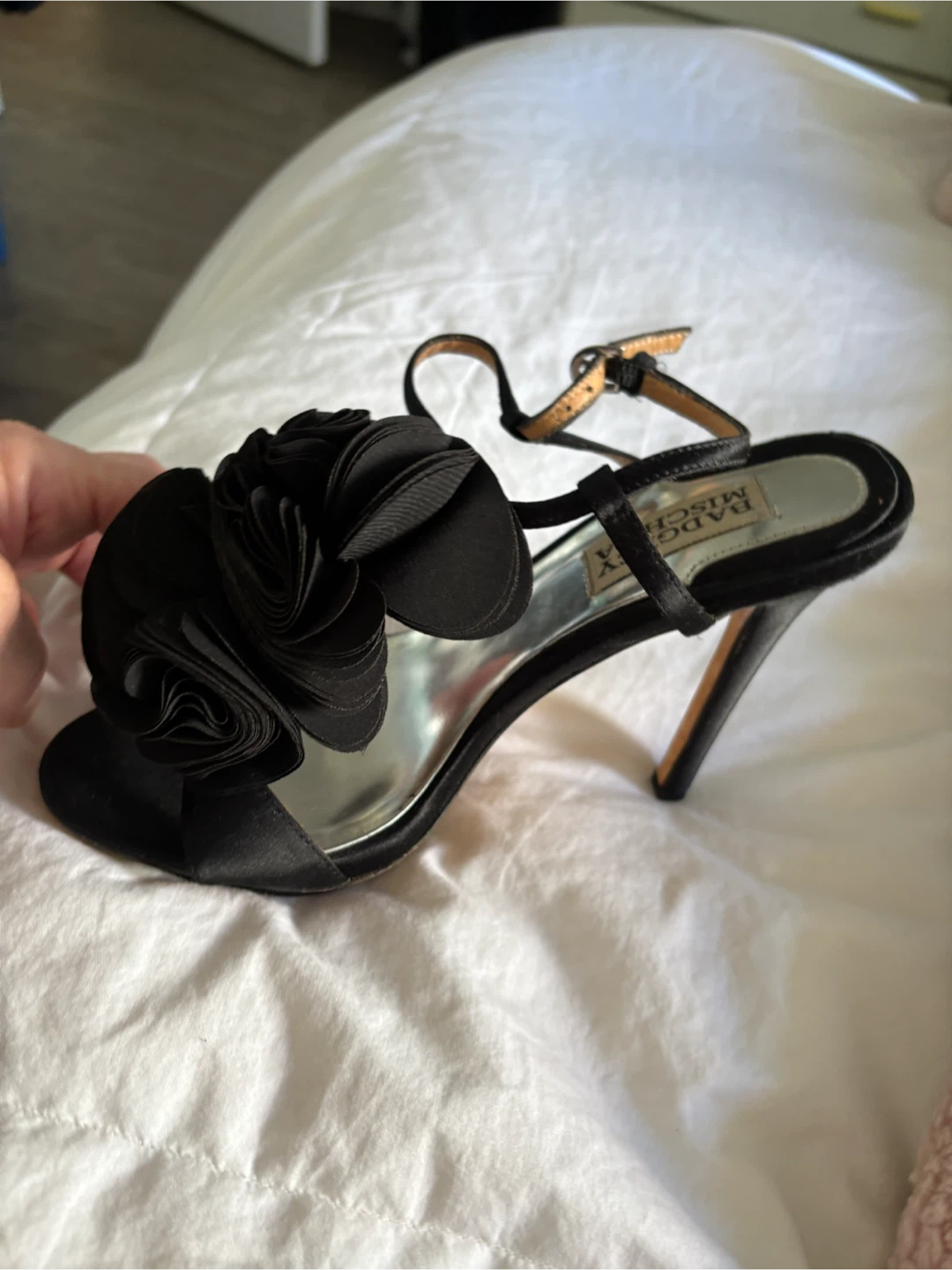 Badgley Mischka Black Satin Heels Size 6M